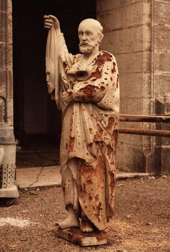 statue du retable du maître-autel : saint, avant restauration