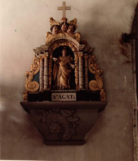 statue : Sainte Agathe dans un édicule, bois sculpté peint et doré, 17e siècle - © Ministère de la Culture (France), Médiathèque du patrimoine et de la photographie (objets mobiliers), tous droits réservés