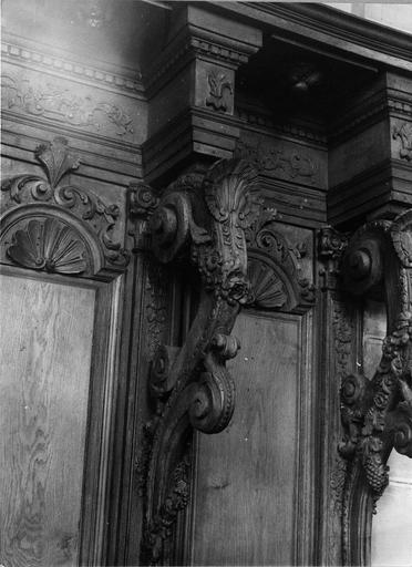 ensemble des stalles, bois sculpté, 18e siècle, détail de volutes en bois sculpté - © Ministère de la Culture (France), Médiathèque du patrimoine et de la photographie (objets mobiliers), tous droits réservés