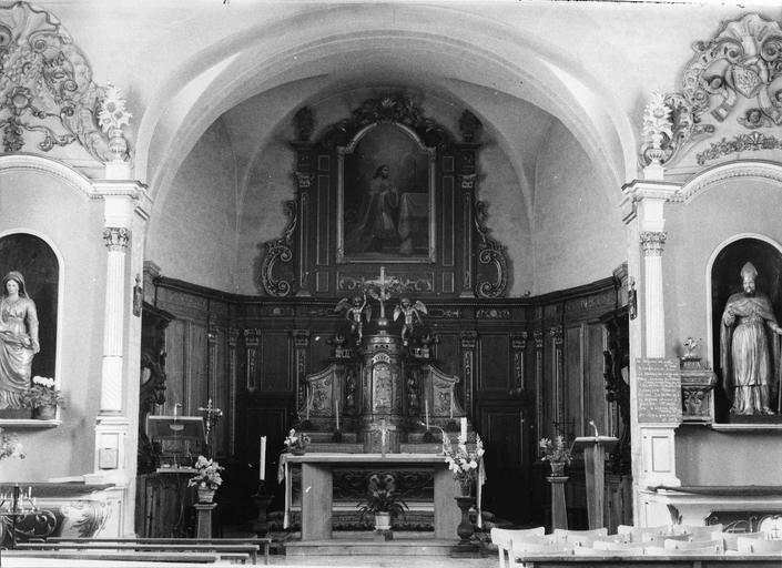 lambris de revêtement formant retable, bois sculpté, peint et doré, 18e siècle et tableau, huile sur toile, 19e siècle - © Ministère de la Culture (France), Médiathèque du patrimoine et de la photographie (objets mobiliers), tous droits réservés