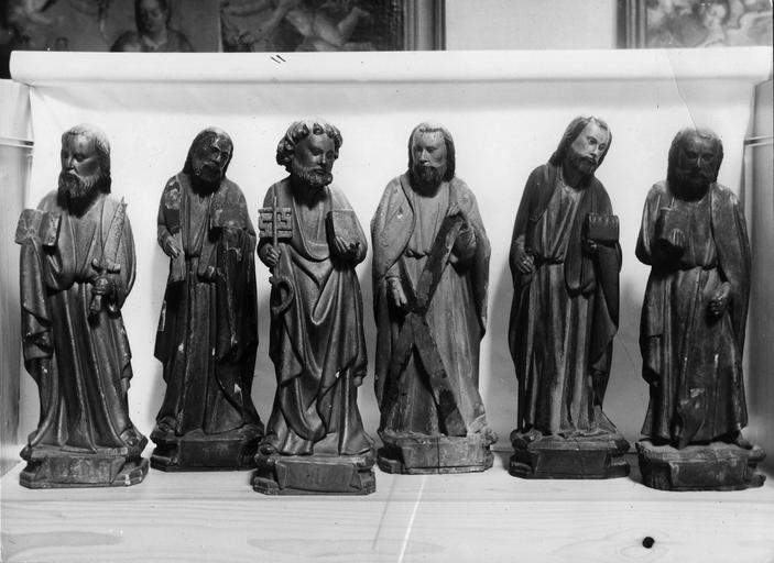 4 statuettes : Apôtres, bois polychrome, 16e siècle, deux statuettes classées en 1908, saint Pierre et saint Léger