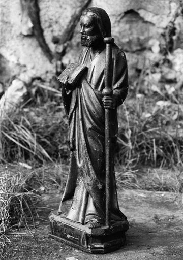 statuette : Apôtre, tenant baton et livre, bois polychrome, 16e siècle
