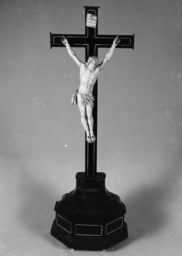 croix (crucifix)
