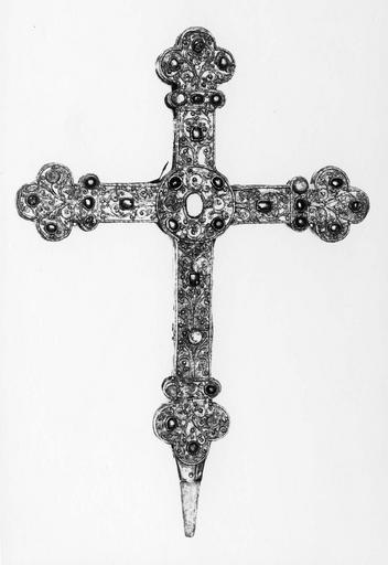 croix-reliquaire, cuivre et argent sur âme de bois, filigranes et cabochons, 14e siècle, revers - © Ministère de la Culture (France), Médiathèque du patrimoine et de la photographie (objets mobiliers), tous droits réservés
