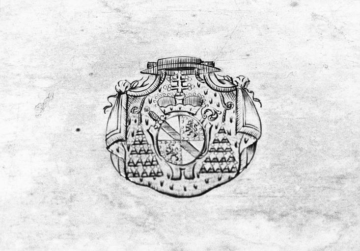 nécessaire de voyage de Monseigneur de Durfort : détail des armoiries du bouillon, argent doré, fin 18e siècle, Alberti de Strasbourg