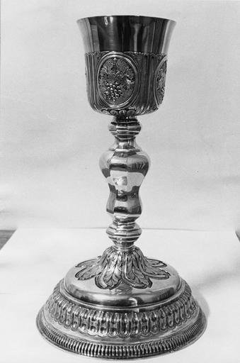 calice, argent repoussé, 1787-1789 - © Ministère de la Culture (France), Médiathèque du patrimoine et de la photographie (objets mobiliers), tous droits réservés