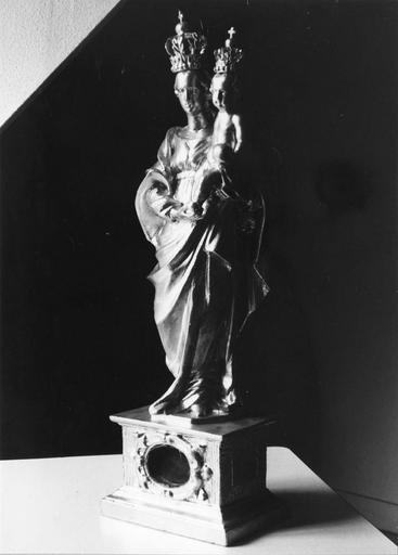 statue-reliquaire : Vierge à l'Enfant, bois doré, 17e siècle, de face