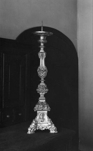 chandelier du maître-autel, métal doré, 19e siècle - © Ministère de la Culture (France), Médiathèque du patrimoine et de la photographie (objets mobiliers), tous droits réservés