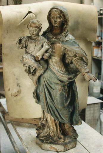 statue : Vierge à l'Enfant, bois polychrome, 18e siècle, avant restauration