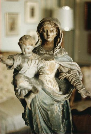 statue : Vierge à l'Enfant, bois polychrome, 18e siècle, en cours de restauration - © Ministère de la Culture (France), Médiathèque du patrimoine et de la photographie (objets mobiliers), tous droits réservés