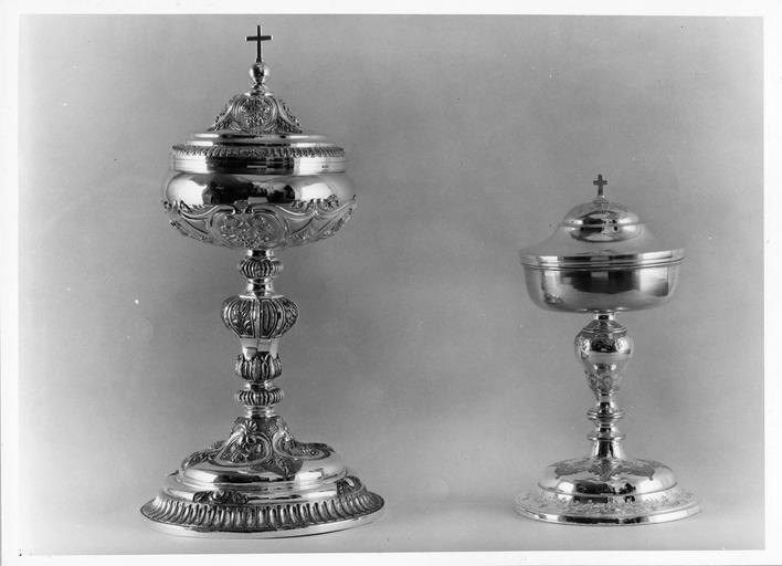 deux ciboires, argent doré et bronze doré, 18e - 19e siècles - © Ministère de la Culture (France), Médiathèque du patrimoine et de la photographie (objets mobiliers), tous droits réservés