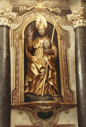 statue d'un évêque, saint Grat ?
