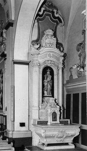 autel et retable latéral droit, stuc, 18e siècle - © Ministère de la Culture (France), Médiathèque du patrimoine et de la photographie (objets mobiliers), tous droits réservés