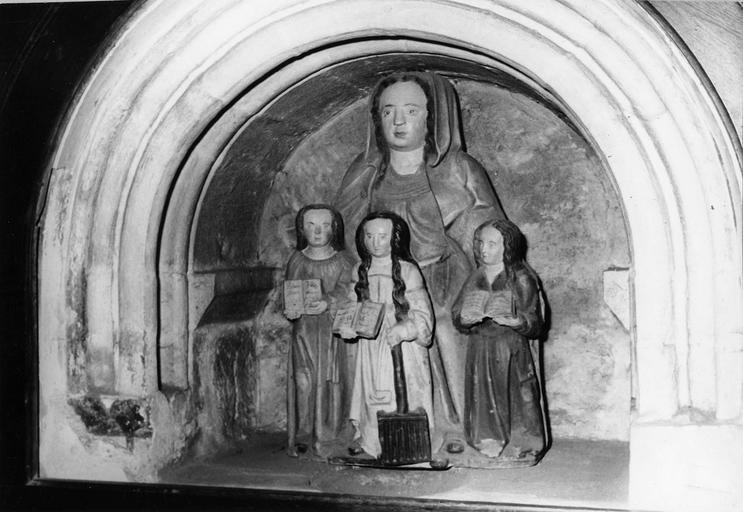 groupe sculpté : Sainte Sophie et ses trois filles, pierre polychrome, 16e siècle