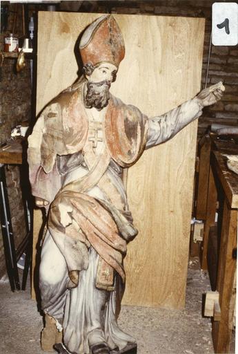 statue : saint évêque, provenant du grand retable du maître-autel, bois polychrome, 18e siècle