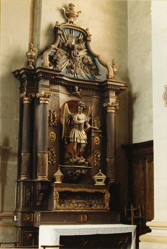 autel et retable latéral droit, statue : saint Michel