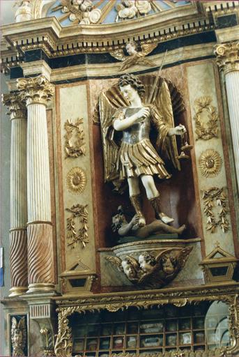 statue : Saint Michel du retable latéral droit