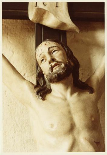 Statue : Christ en croix