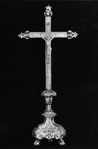 croix d'autel avec Christ en ivoire, 18e siècle