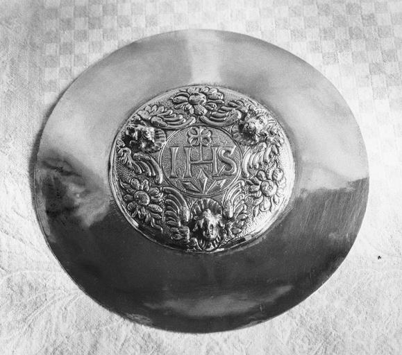 patène, argent doré, 17e siècle - © Ministère de la Culture (France), Médiathèque du patrimoine et de la photographie (objets mobiliers), tous droits réservés