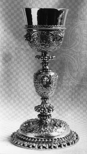 calice, argent doré, 17e siècle - © Ministère de la Culture (France), Médiathèque du patrimoine et de la photographie (objets mobiliers), tous droits réservés