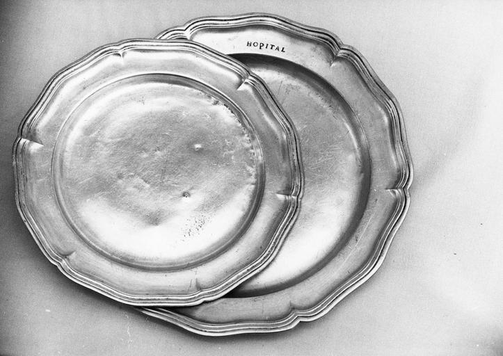 plats, étain, 18e siècle - © Ministère de la Culture (France), Médiathèque du patrimoine et de la photographie (objets mobiliers), tous droits réservés