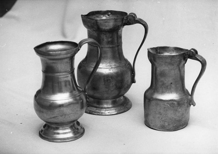 trois pichets, étain, 18e siècle - © Ministère de la Culture (France), Médiathèque du patrimoine et de la photographie (objets mobiliers), tous droits réservés