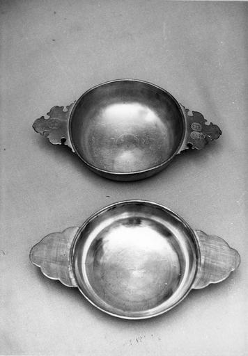 deux écuelles, étain, 18e siècle - © Ministère de la Culture (France), Médiathèque du patrimoine et de la photographie (objets mobiliers), tous droits réservés