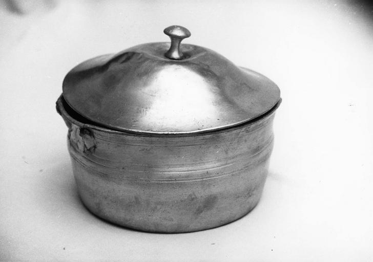 casserole avec couvercle, étain, 18e siècle - © Ministère de la Culture (France), Médiathèque du patrimoine et de la photographie (objets mobiliers), tous droits réservés