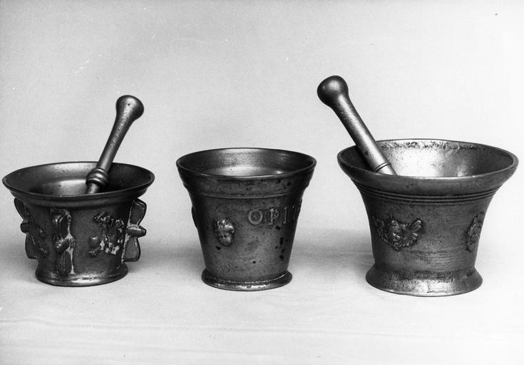 3 mortiers, 2 pilons - © Ministère de la Culture (France), Médiathèque du patrimoine et de la photographie (objets mobiliers), tous droits réservés