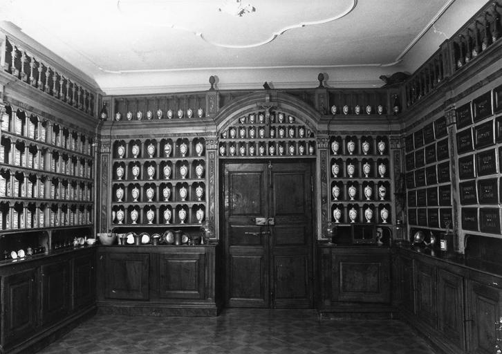 ensemble des boiseries et pots - © Ministère de la Culture (France), Médiathèque du patrimoine et de la photographie (objets mobiliers), tous droits réservés