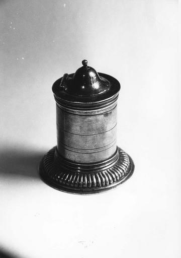 pyxide des malades-chrismatoire (pyxide à huile des malades) - © Ministère de la Culture (France), Médiathèque du patrimoine et de la photographie (objets mobiliers), tous droits réservés