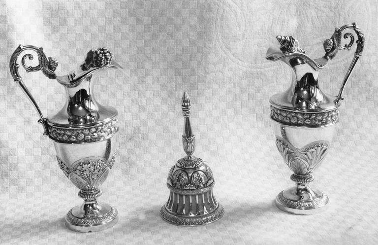 burettes, sonnette d'autel, argent doré, 19e siècle - © Ministère de la Culture (France), Médiathèque du patrimoine et de la photographie (objets mobiliers), tous droits réservés
