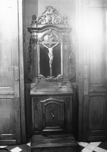 prie-Dieu, statue : Christ - © Ministère de la Culture (France), Médiathèque du patrimoine et de la photographie (objets mobiliers), tous droits réservés