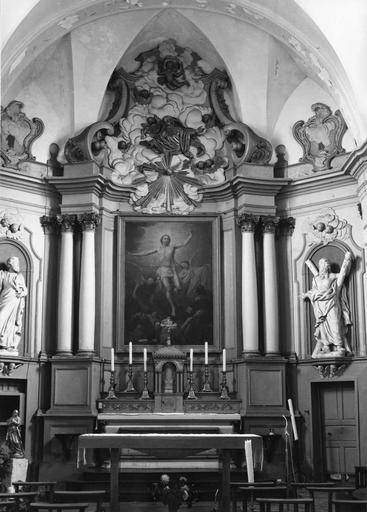maître-autel, gradins, tabernacle, retable, tableau : La Résurrection, 2 statues : Saint Paul, Saint André