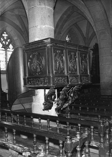 chaire à prêcher, bois sculpté, début 17e siècle, avant restauration