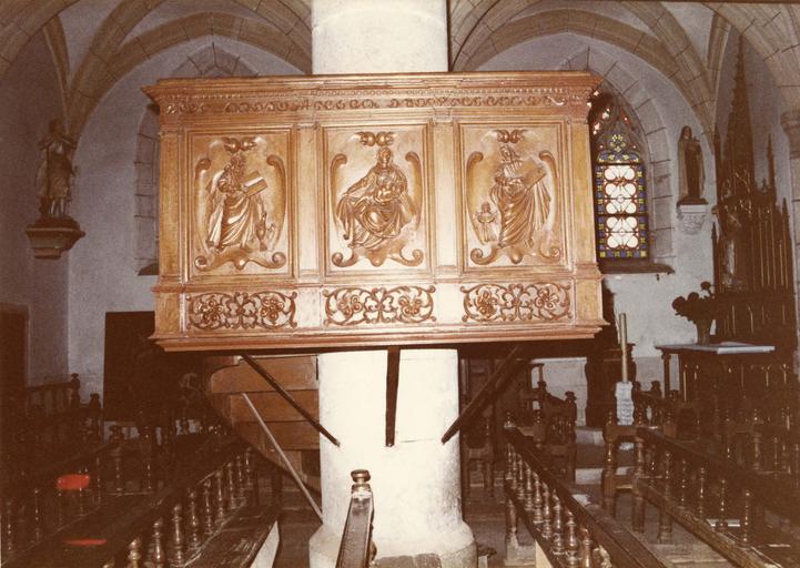 chaire à prêcher, bois sculpté, début 17e siècle, après restauration