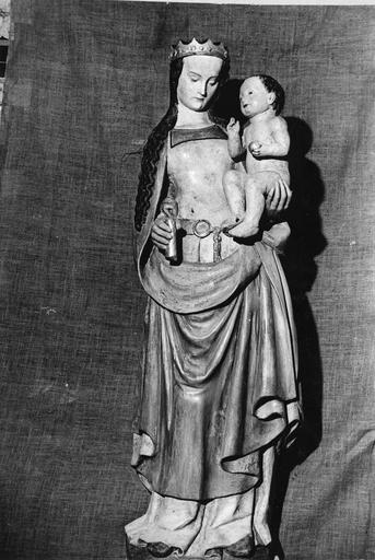 statue : Vierge à l'Enfant, bois polychrome et doré, 16e siècle, après restauration