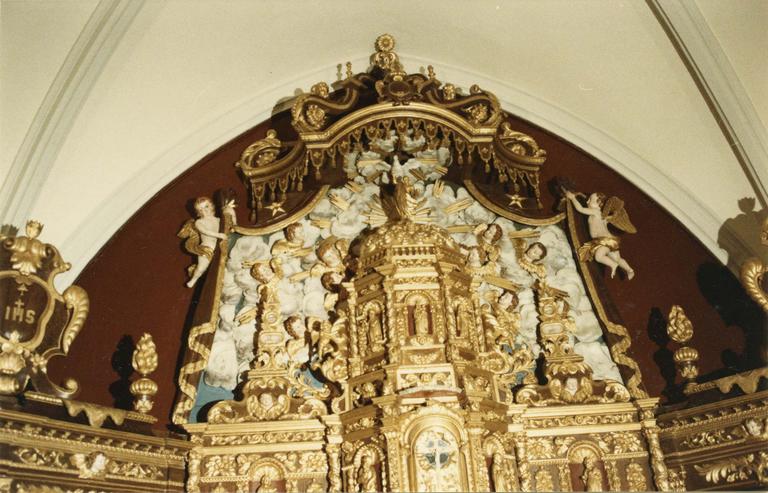 retable du maître-autel, partie haute, en cours de restauration