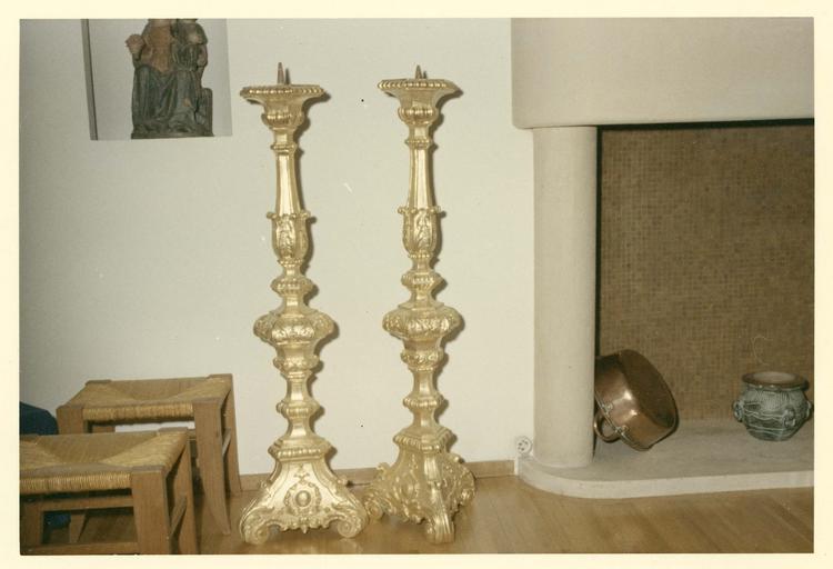 deux chandeliers en cours de restauration
