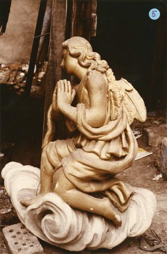 fragments du maître-autel, déposé, en cours de restauration