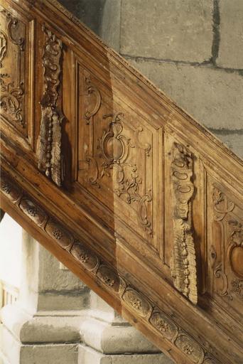 chaire à prêcher, détail de l'escalier en cours de nettoyage