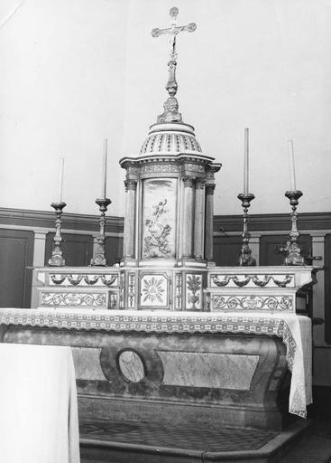 maître-autel, gradins, chandeliers et tabernacle