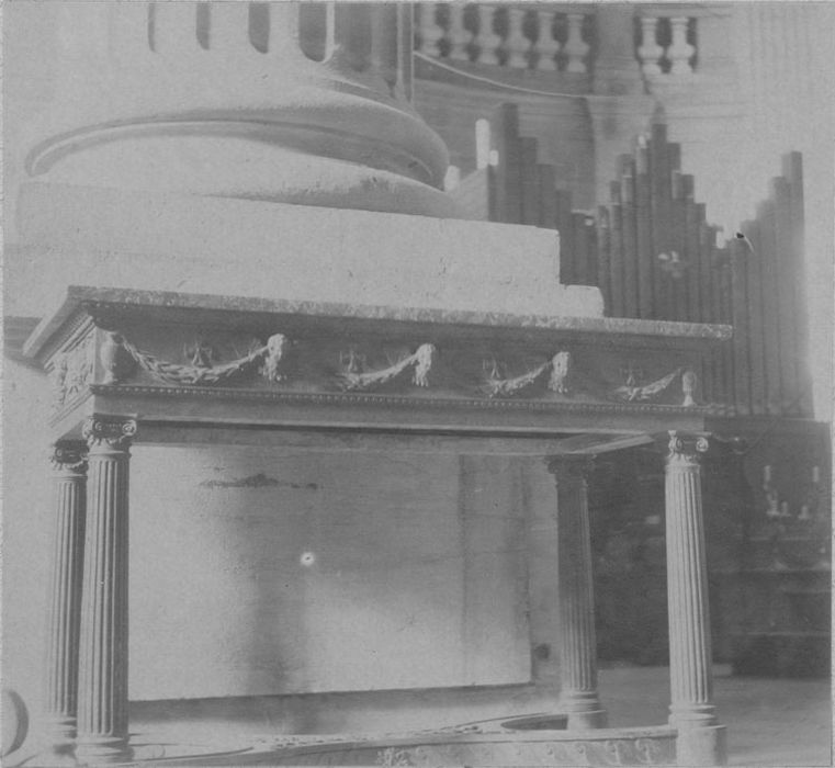 table, vue générale - © Ministère de la Culture (France), Médiathèque du patrimoine et de la photographie, diffusion RMN-GP