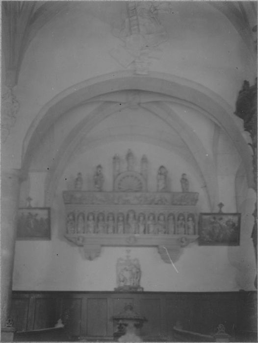 retable du collatéral nord et bas-relief : Le Christ et les Apôtres, vue générale