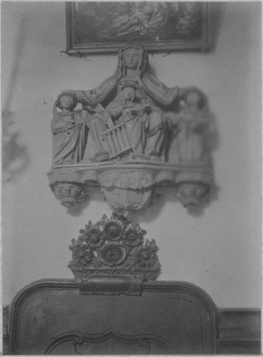 Groupe sculpté : Vierge de Miséricorde