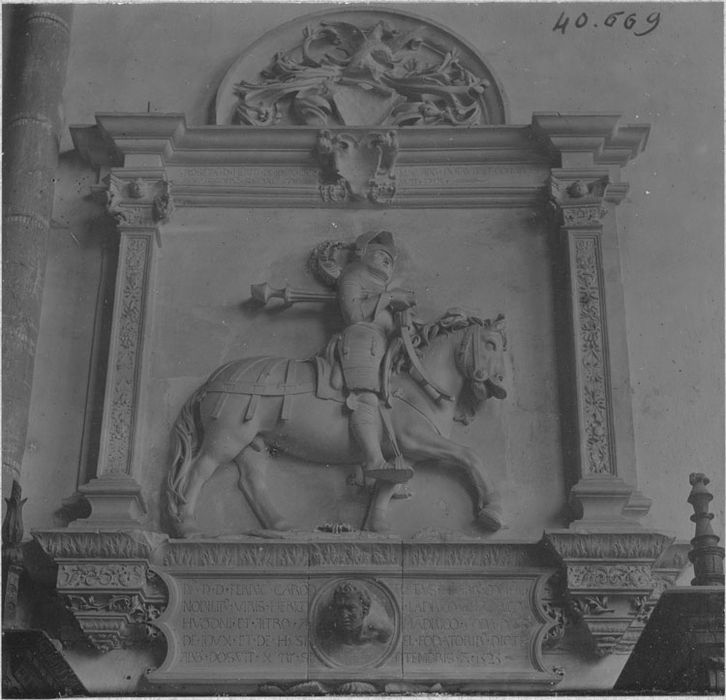 monument des sires de Joux, vue générale