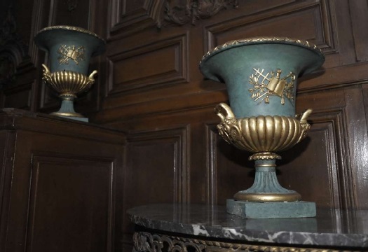 2 vases Médicis, côté sud