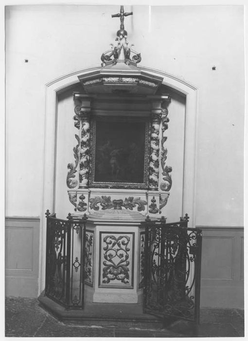 retable des fonts baptismaux, tableau d'autel : Baptême du Christ, clôture des fonts baptismaux (grille) - © Ministère de la Culture (France), Médiathèque du patrimoine et de la photographie, diffusion GrandPalaisRmn Photo