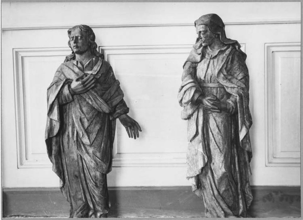 Groupe sculpté : Vierge et saint Jean (éléments d'un Calvaire)